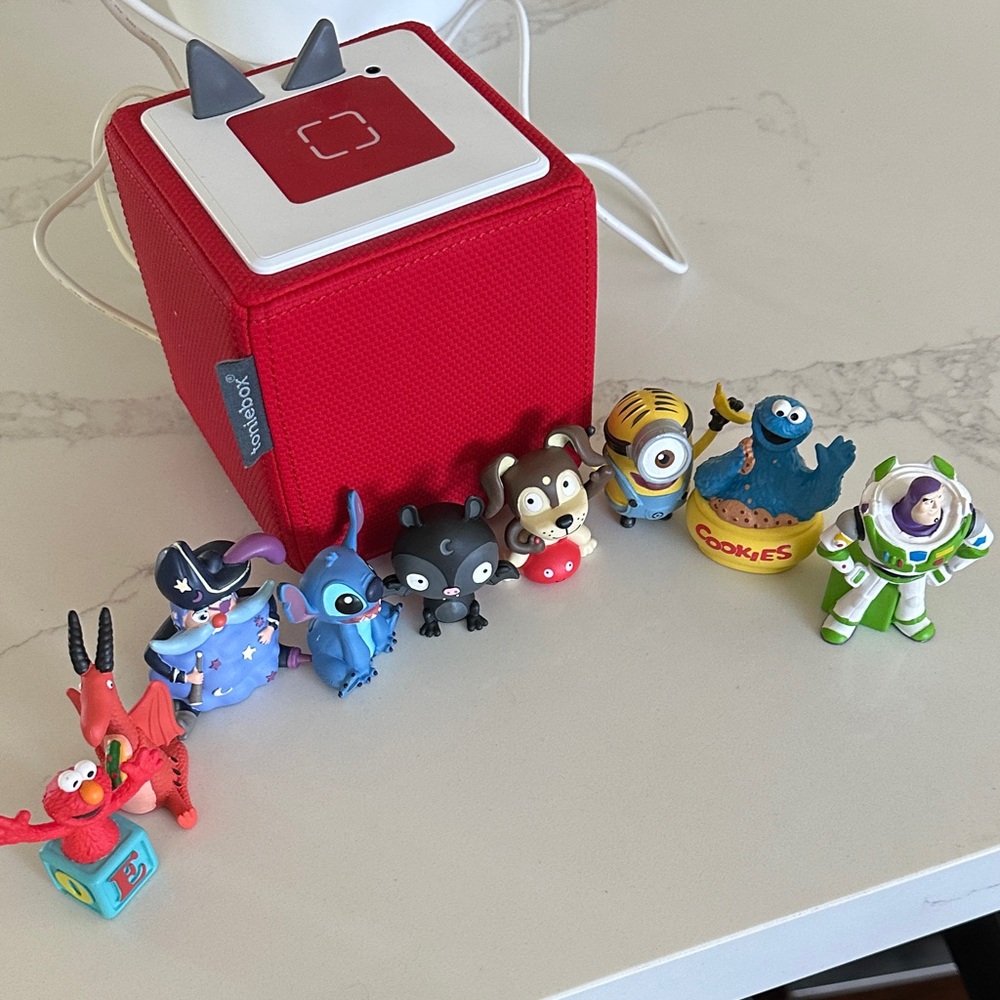Toniebox with 9 Figurines